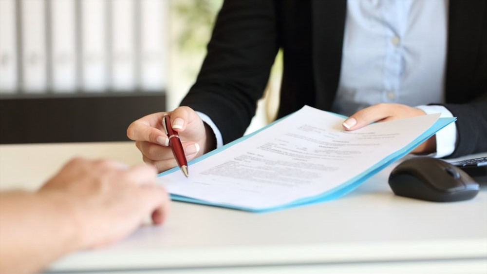 MỘT SỐ LƯU Ý ĐÔÍ VỚI NGƯỜI LAO ĐỘNG KHI KÝ KẾT HỢP ĐỒNG LAO ĐỘNG – NÊN BIẾT ĐỂ KHÔNG BỊ VI PHẠM PHÁP LUẬT